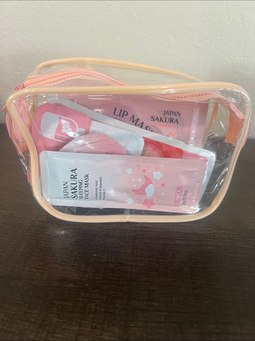 Makeup Bag Pink with 5 Sakura Beauty Masks - Picture 2 of 2